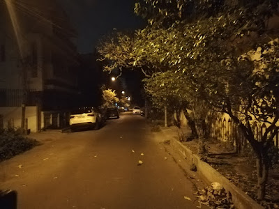 タクシーから降ろされる